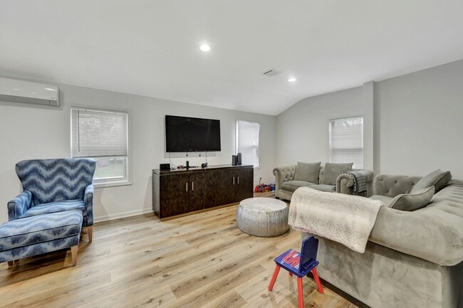 Photo - 167 Rockwood Pl