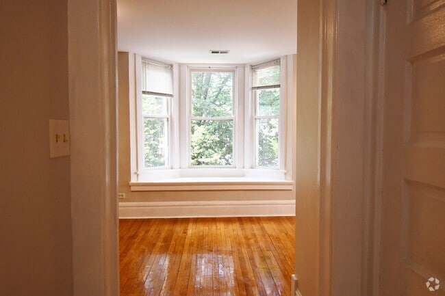 Building Photo - 1835 W Addison St Unit 1 Rental