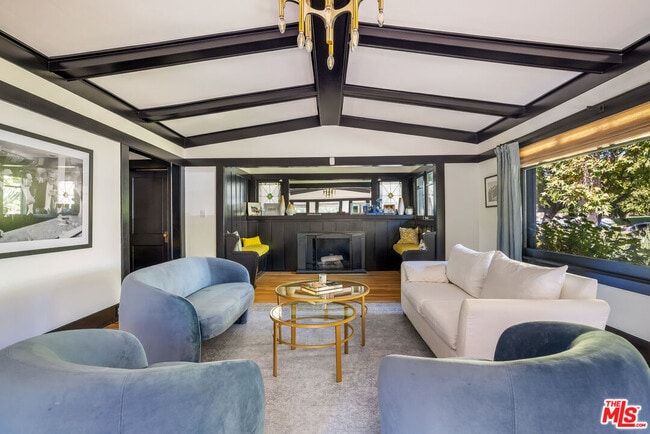 Photo - 221 S St Andrews Pl