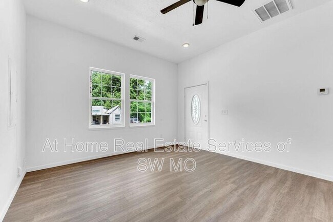 522 S Broadway Ave