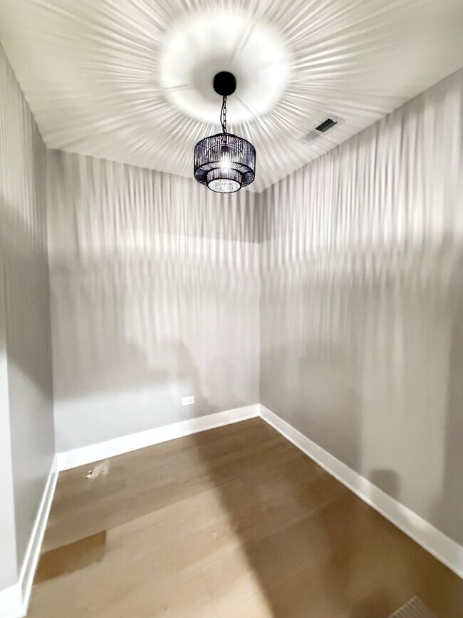 Photo - 6350 S St Lawrence Ave Unit 2