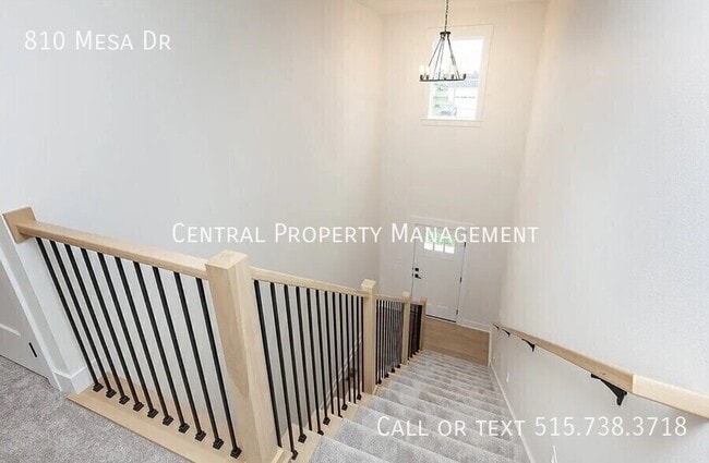 Photo - 810 SE Mesa Dr