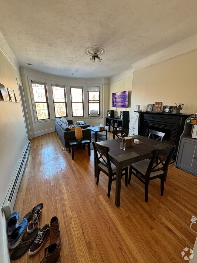 Building Photo - 461 Beacon St Unit 3 Rental