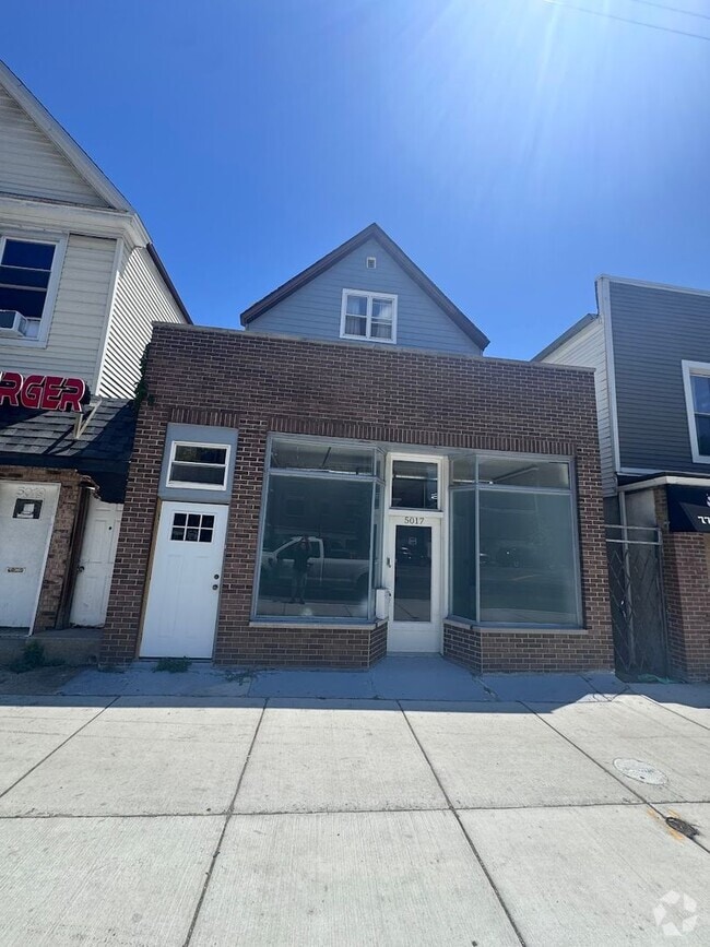 Building Photo - 5017 N Western Ave Unit 3 Rental
