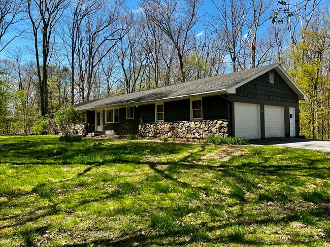 Building Photo - 149 Hillyndale Rd