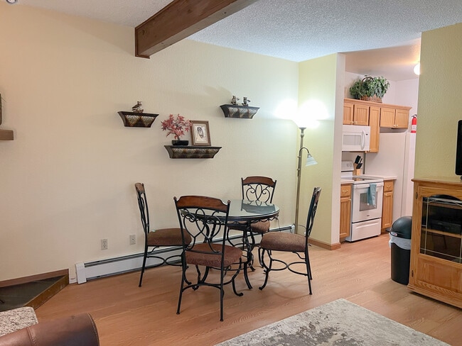 Photo - 4860 Mills Dr