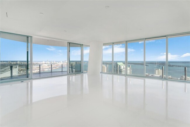 Photo - 300 Biscayne Boulevard Way