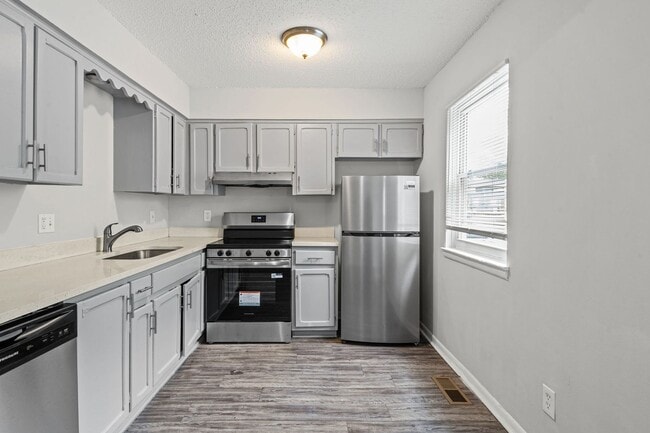 Building Photo - Summer Special! Spacious Updated 3BR Townhome + $250 Off First Month’s Rent