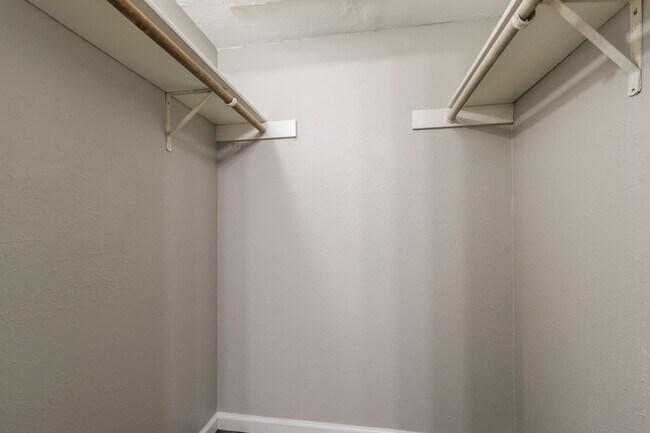 Walk in closet.. Lots of Storage