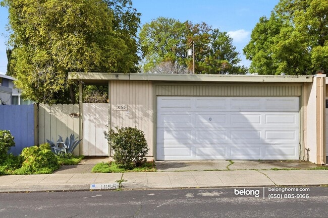 Building Photo - 1855 Forest Ct