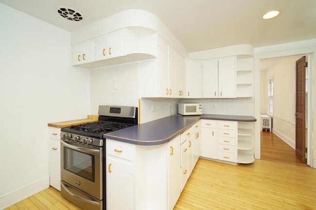 Photo - 8 E College St