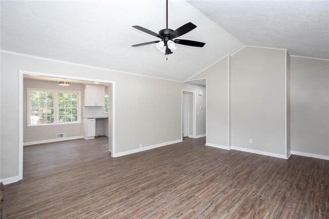 Photo - 2099 Scott Rd