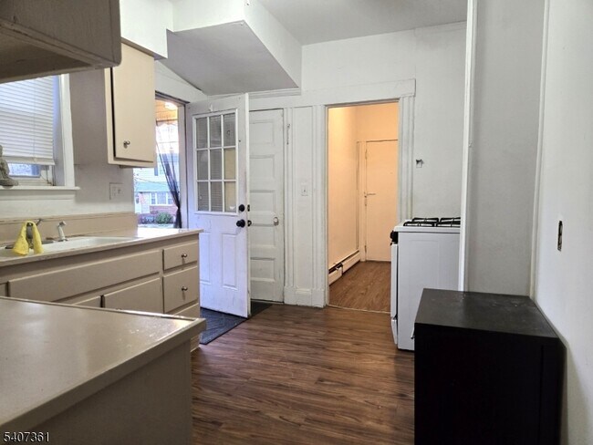 Photo - 54 Stuyvesant Ave