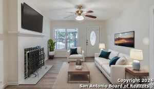 Building Photo - 2626 W Mistletoe Ave