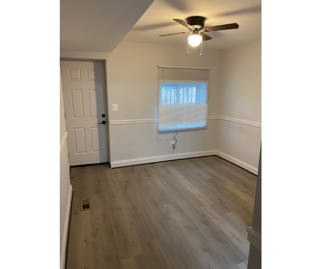Photo - 1025 N Carey St Unidad 6 Available $800 Priv Bath 6
