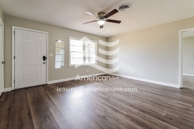 Photo - 4838 Chapman St