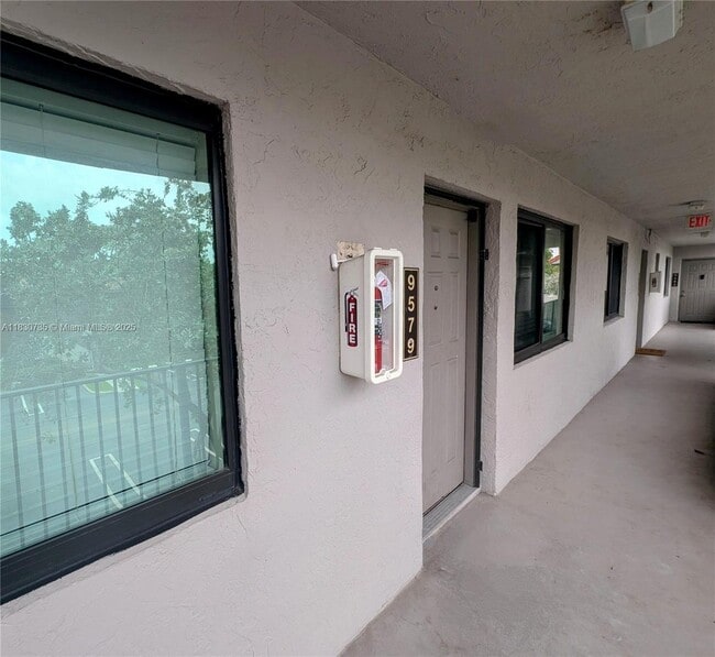 Photo - 9579 SW 1st Ct Unidad 9579 Rental