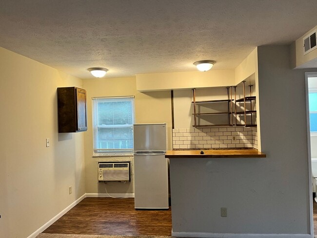 Photo - 695 Riverview Dr