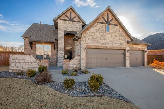 Building Photo - ***1601 SW Edinburgh Avenue***