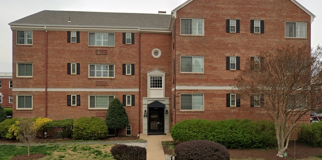 Building Photo - 820 B S Washington St Unit 127