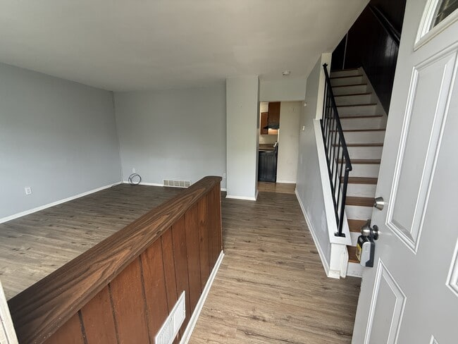 Building Photo - 176 N Christine Cir