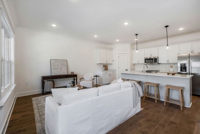 Photo - 207 S High St