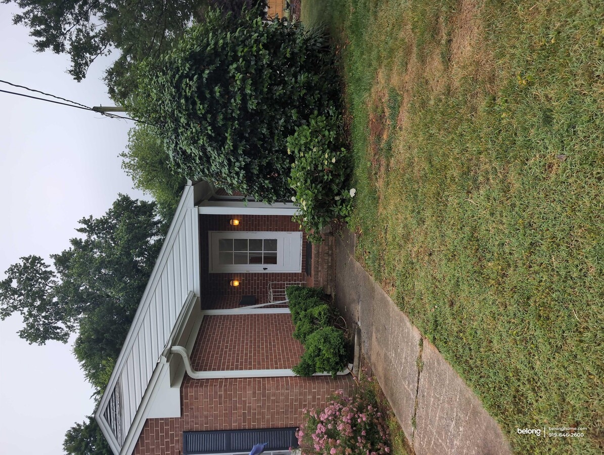 Photo - 305 E Harden St