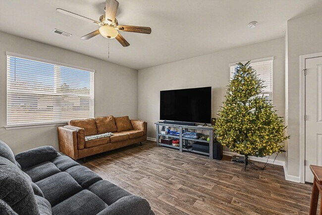 Photo - 213 Rubles Ln