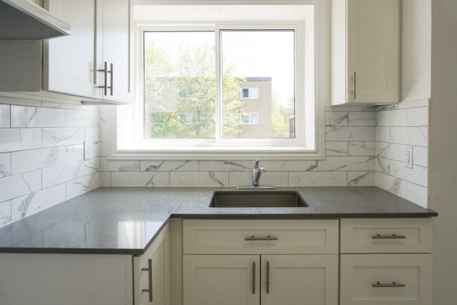 Building Photo - 630 Cummings Ave Unit 311