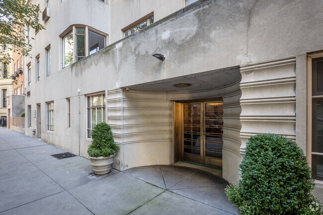 Photo - 875 Fifth Ave