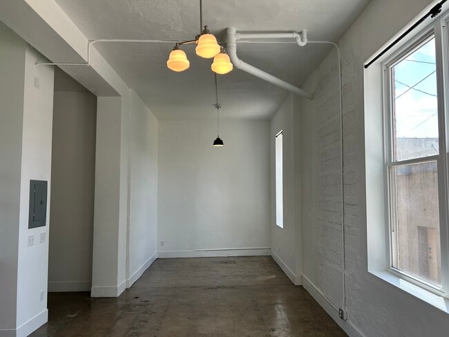 Photo - 111 N Walnut St Unit B