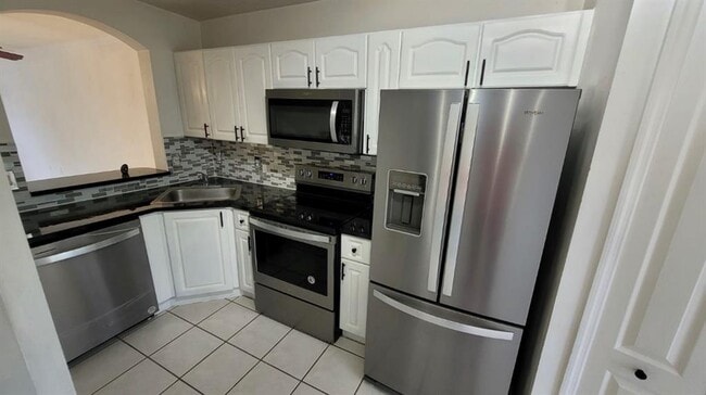 Building Photo - 2200 NW 78th Ave Unit 105 Rental