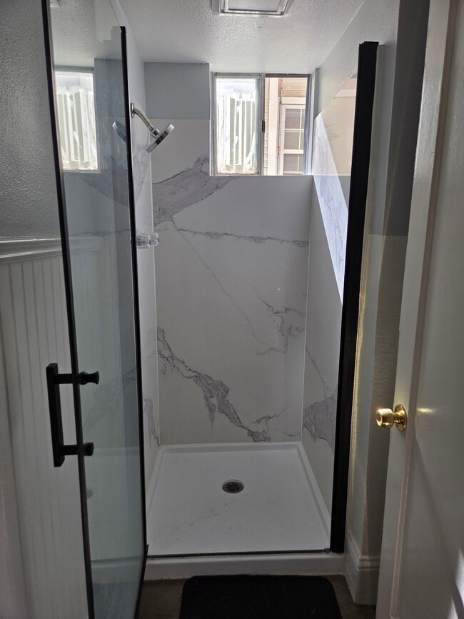 Photo - 468 S 6th St