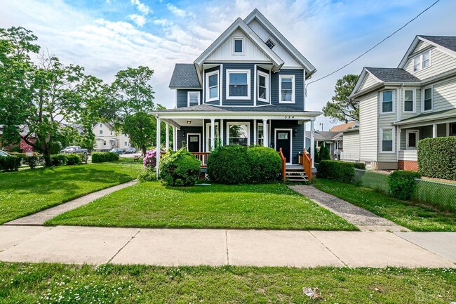 Building Photo - 324 Main St Unit 2