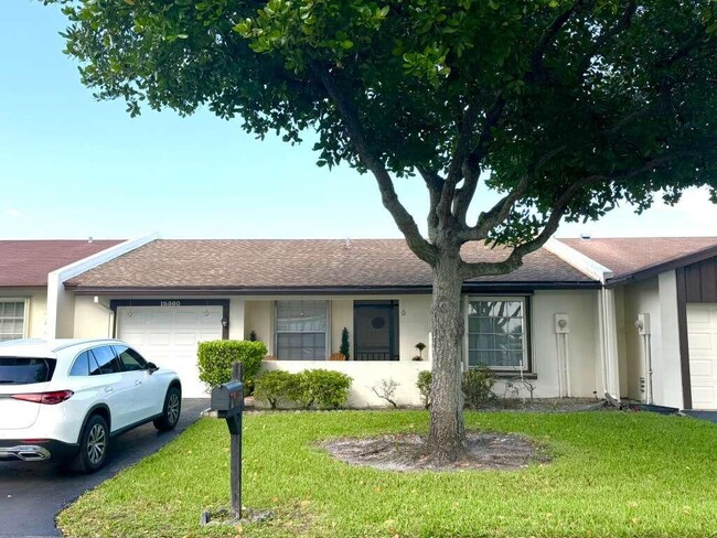 Photo - 15860 Laurel Oak Cir