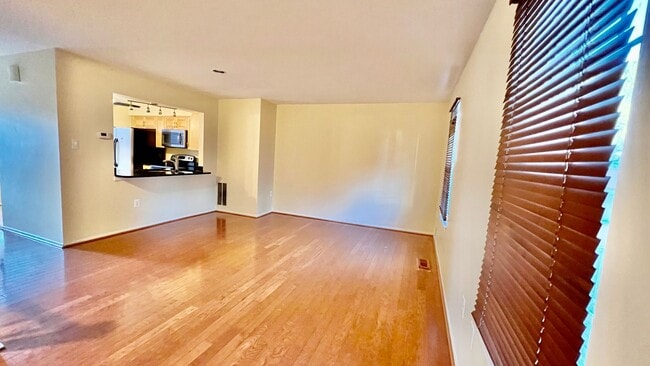 Photo - Beautiful Townhome Near Gunner's Lake in G...