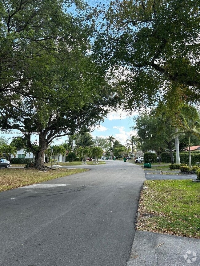 Building Photo - 3890 NW 79th Ave Rental