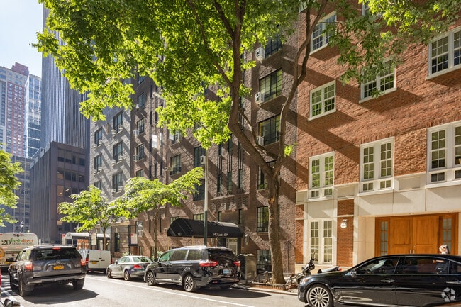 Photo - 140 E 40th St