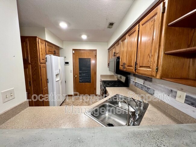 Photo - 2113 Atchison Ave