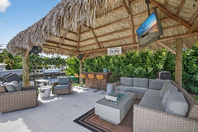12 Leeward Cir