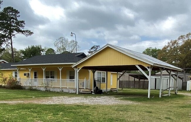 Building Photo - 20672 Trinity Way