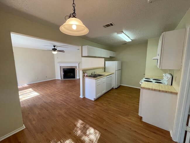 Photo - 10003 Parliament House Rd