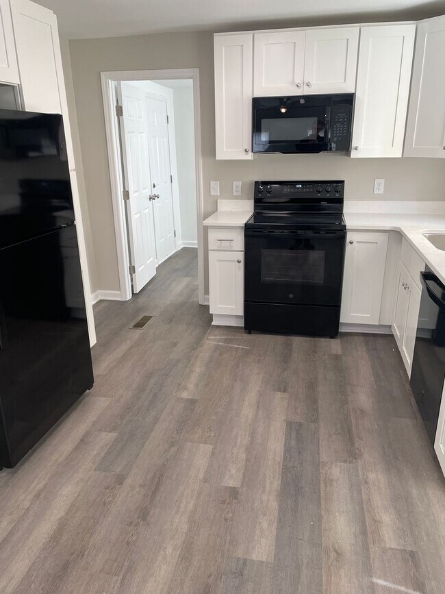 Photo - 1892 Ebert Rd