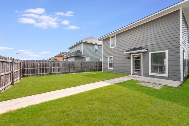 Photo - 2919 McLaren Dr