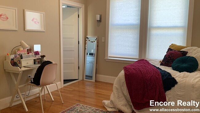 Building Photo - 1777 Commonwealth Ave Unit #2 Rental