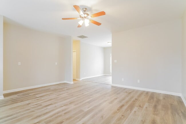 Photo - 2533 Friendly Trail