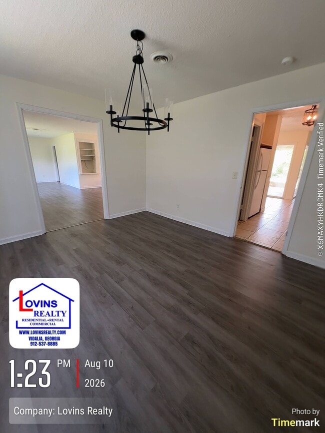 Photo - 405 W 9th St