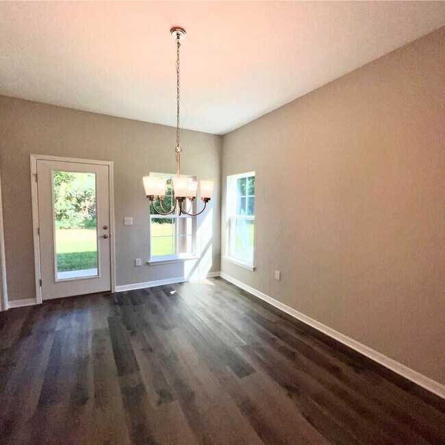 Photo - 1335 W Walnut St
