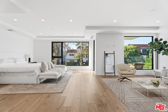 725 Croft Ave Unit 103