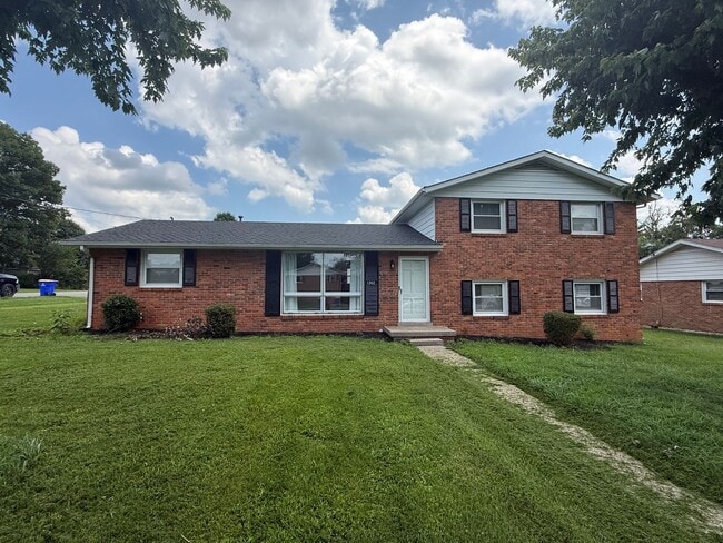 Building Photo - 3 Bed/1.5 Bath Brick Home on 0.3 acres